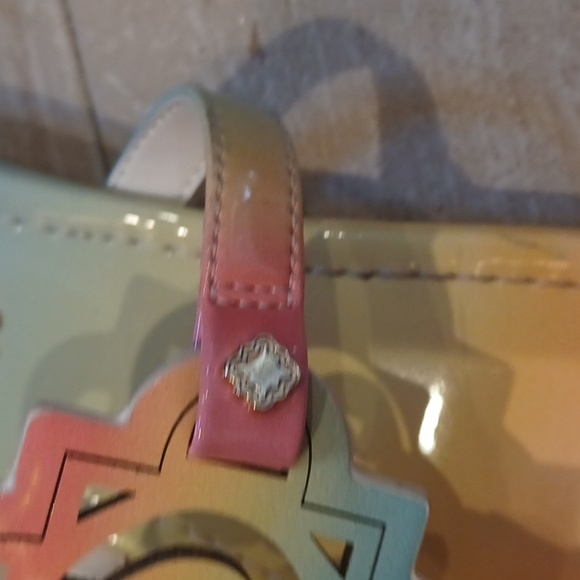 Gorgeous Crown & Ivy Wylie Pastel Thong Sandals - Picture 4 of 10